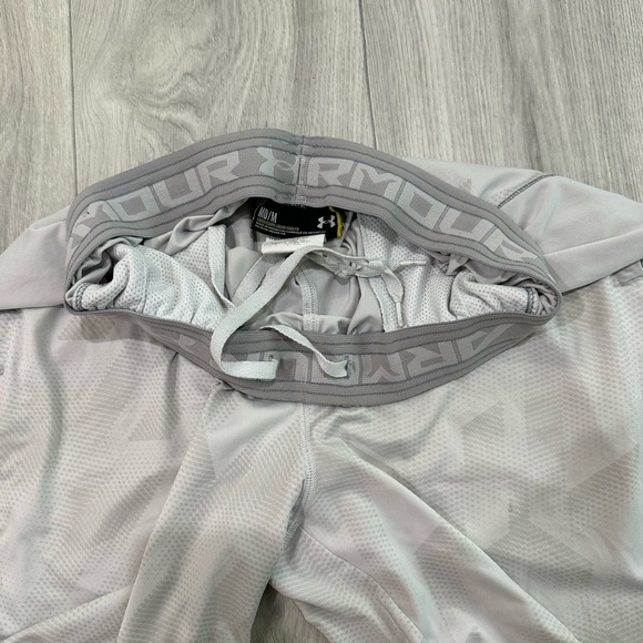 Under Armour White Shorts - Picture 6 of 7